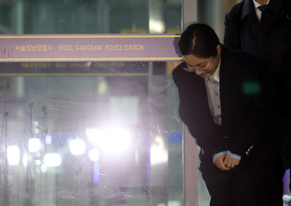 강남경찰서 나서는 박나래