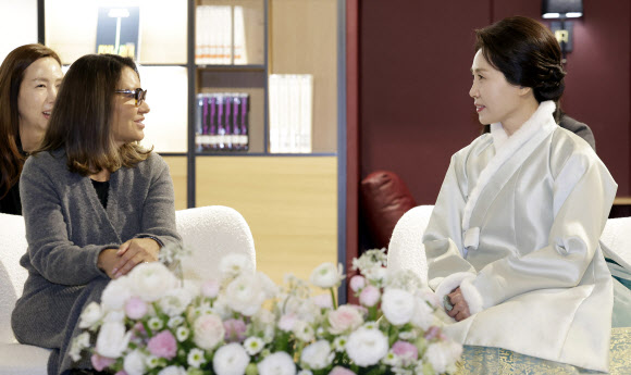 김혜경 여사, 브라질 영부인과 차담