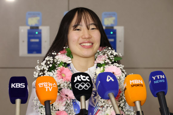 유승은, 미소와 함께 인터뷰