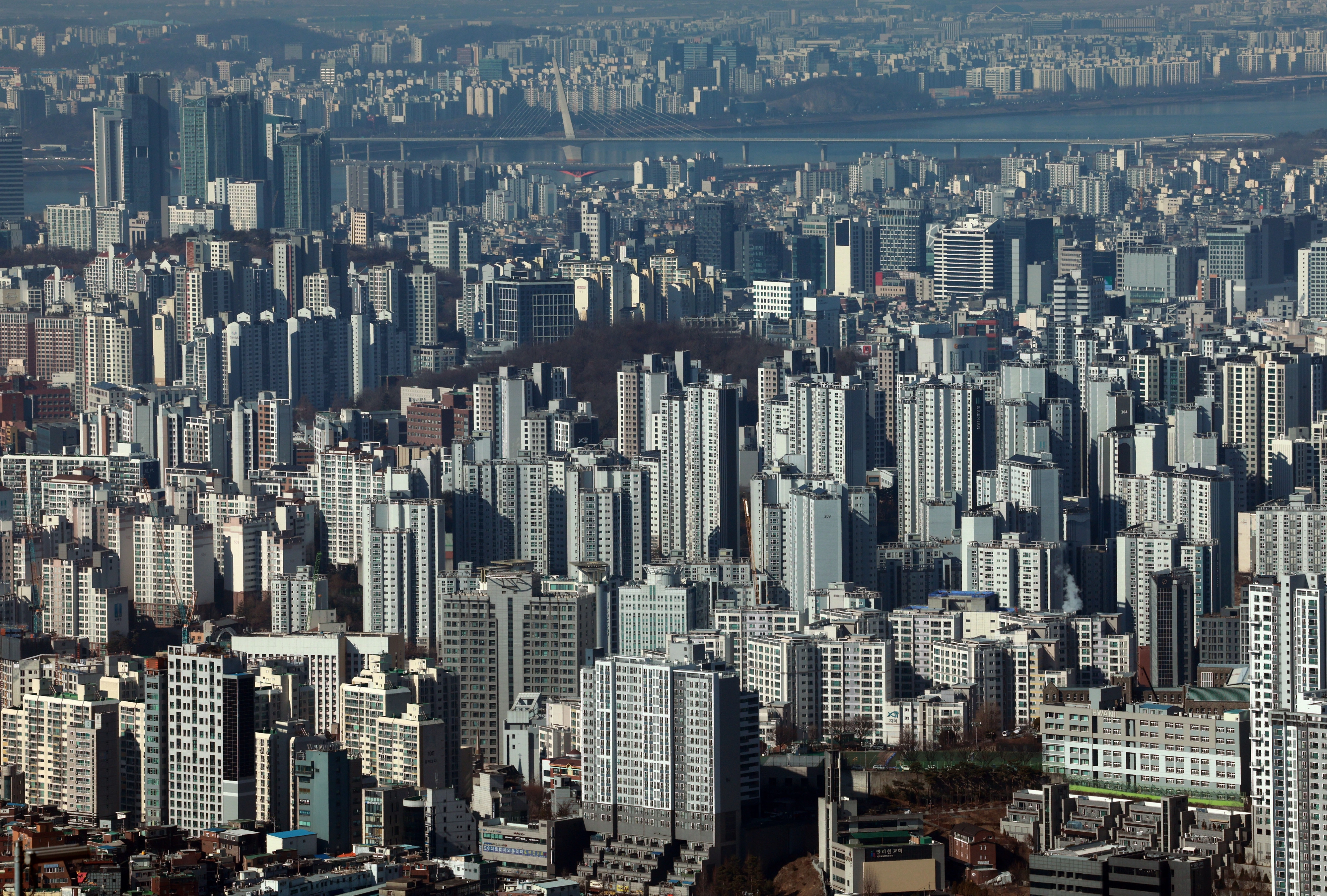 사진은 19일 서울 남산 N서울타워에서 바라본 아파트 밀집지역. 2026.2.19. 연합뉴스