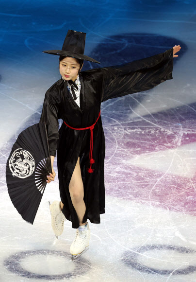 갈라 연기 펼치는 이해인