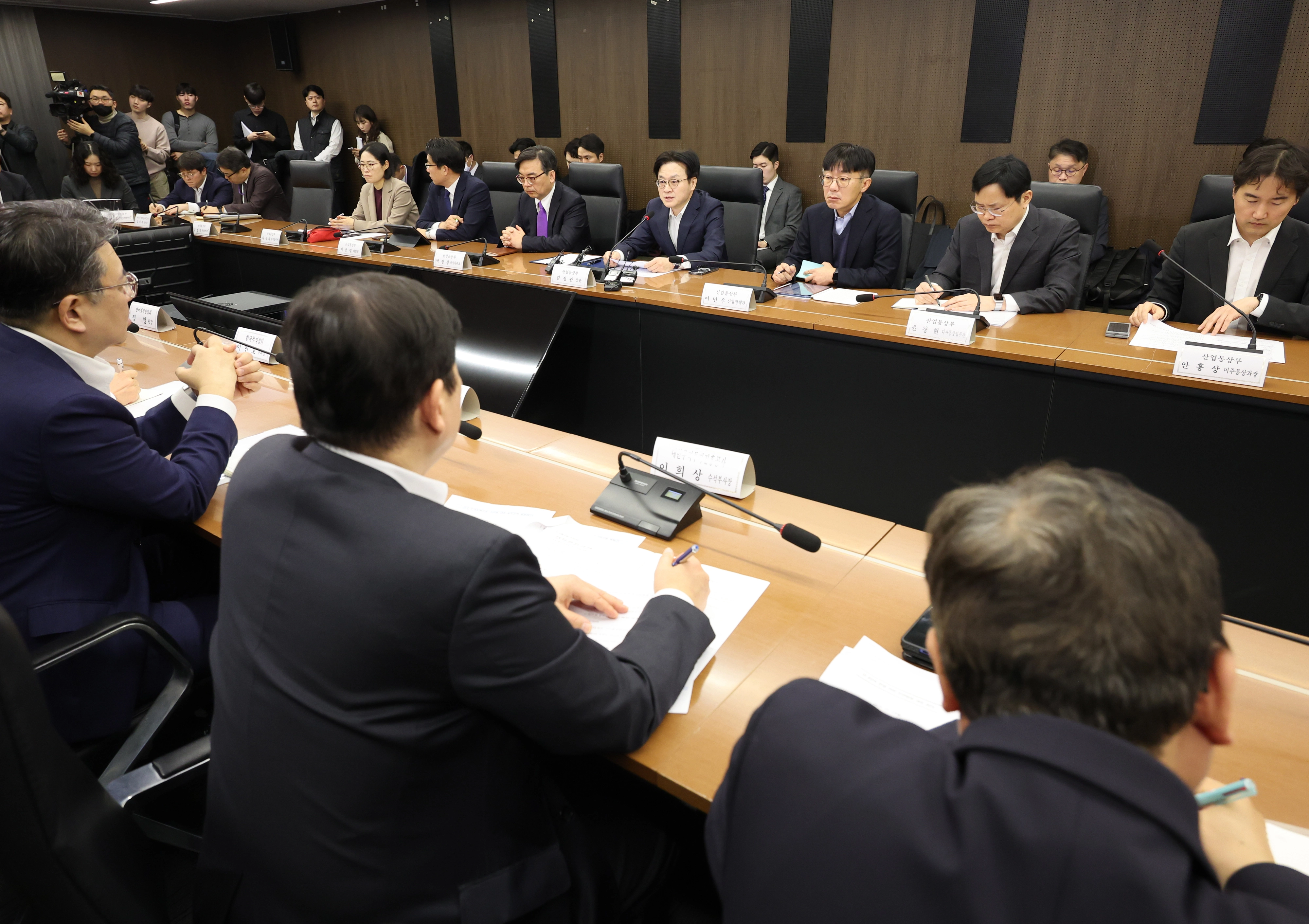 미 글로벌 관세 대책 논의  김정관 산업통상부 장관이 23일 서울 중구 대한상공회의소에서 열린 미국 국제비상경제권한법(IEEPA) 판결 관련 민관합동 대책회의에서 발언을 하고 있다. 연합뉴스