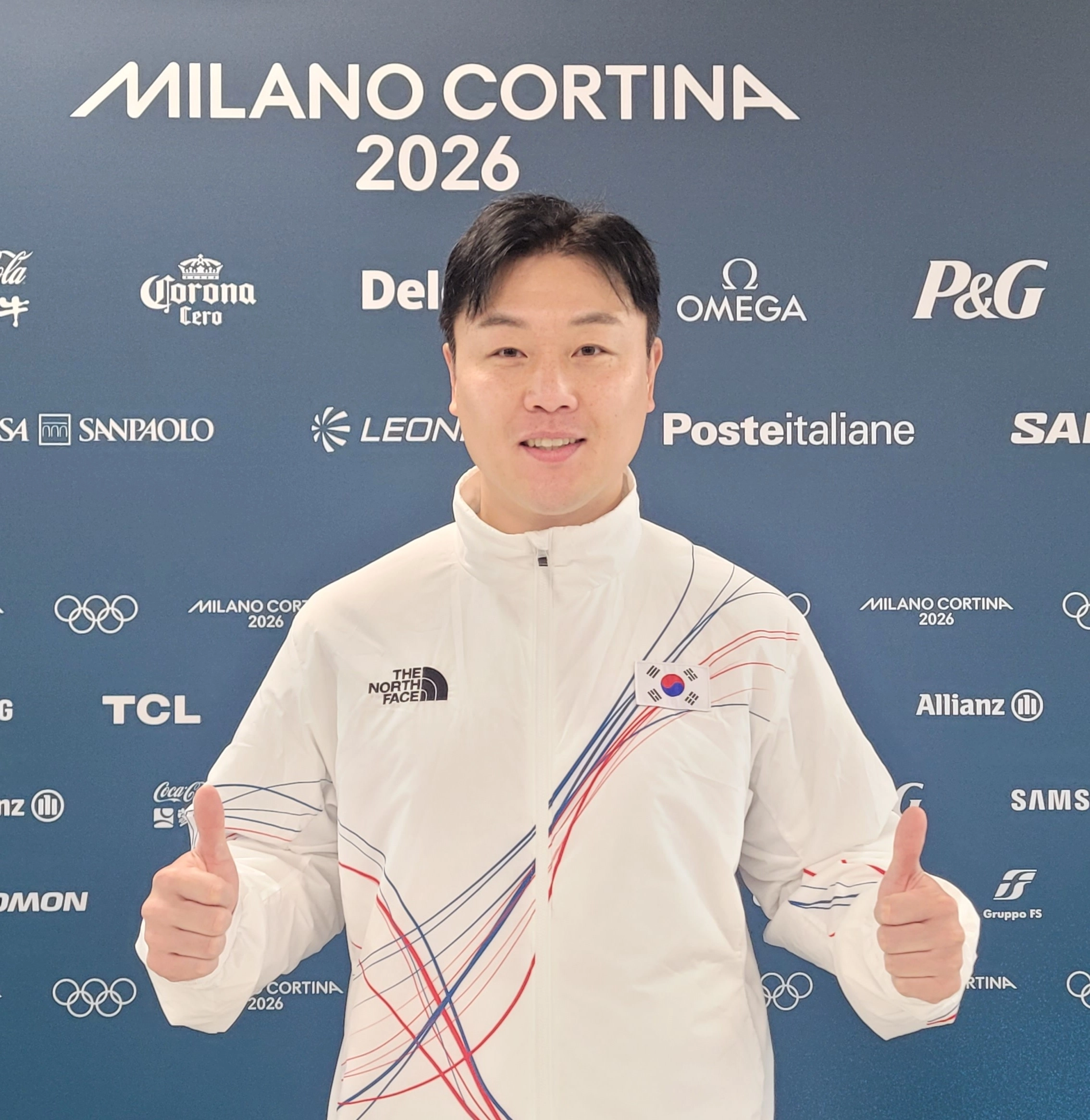 원윤종 IOC 선수위원 당선…한국인 3번째·동계 출신 최초  원윤종 IOC 선수위원 당선…한국인 3번째·동계 출신 최초
    (밀라노=연합뉴스) 한국 봅슬레이 ‘레전드’ 원윤종이 한국인으로는 세 번째이자 한국 동계 스포츠 선수 출신으로는 최초로 국제올림픽위원회(IOC) 선수위원이 됐다.
    원윤종은 19일 이탈리아 밀라노의 2026 밀라노·코르티나담페초 동계 올림픽 선수촌에서 발표된 IOC 선수위원 투표 결과 11명의 후보 중 1위를 차지해 선수위원에 당선됐다. [대한체육회 제공. 재판매 및 DB 금지] 2026.2.20 [대한체육회 제공. 재판매 및 DB 금지]
    photo@yna.co.kr
(끝)


<저작권자(c) 연합뉴스, 무단 전재-재배포, AI 학습 및 활용 금지>