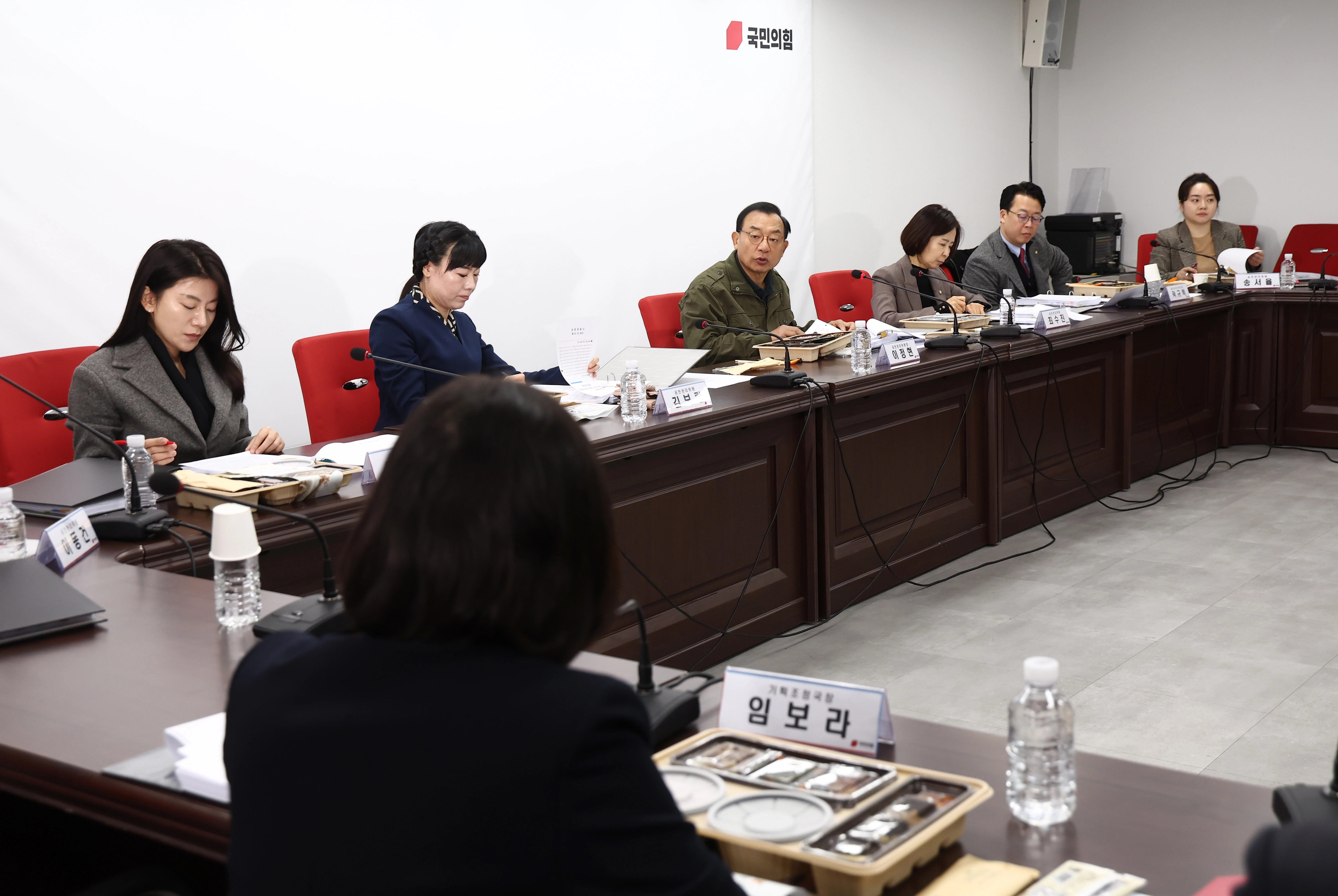 이정현 국민의힘 공천관리위원장이 23일 오전 서울 영등포구 국민의힘 당사에서 열린 공천관리위원회 회의에서 발언하고 있다.  뉴스1