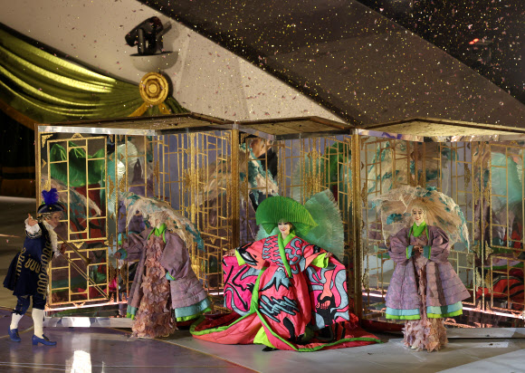 22일(현지시간) 이탈리아 베로나 아레나에서 2026 밀라노-코르티나담페초 동계올림픽 폐회식 공연이 펼쳐지고 있다. 2026.2.23  연합뉴스