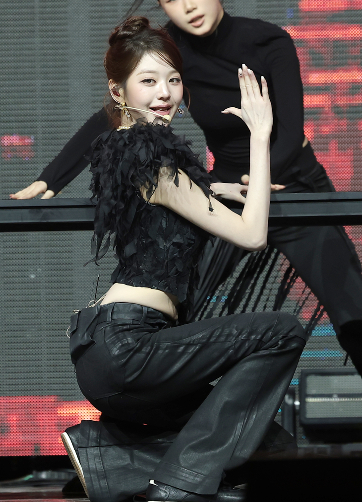 아이브 장원영, 한 줌 개미허리