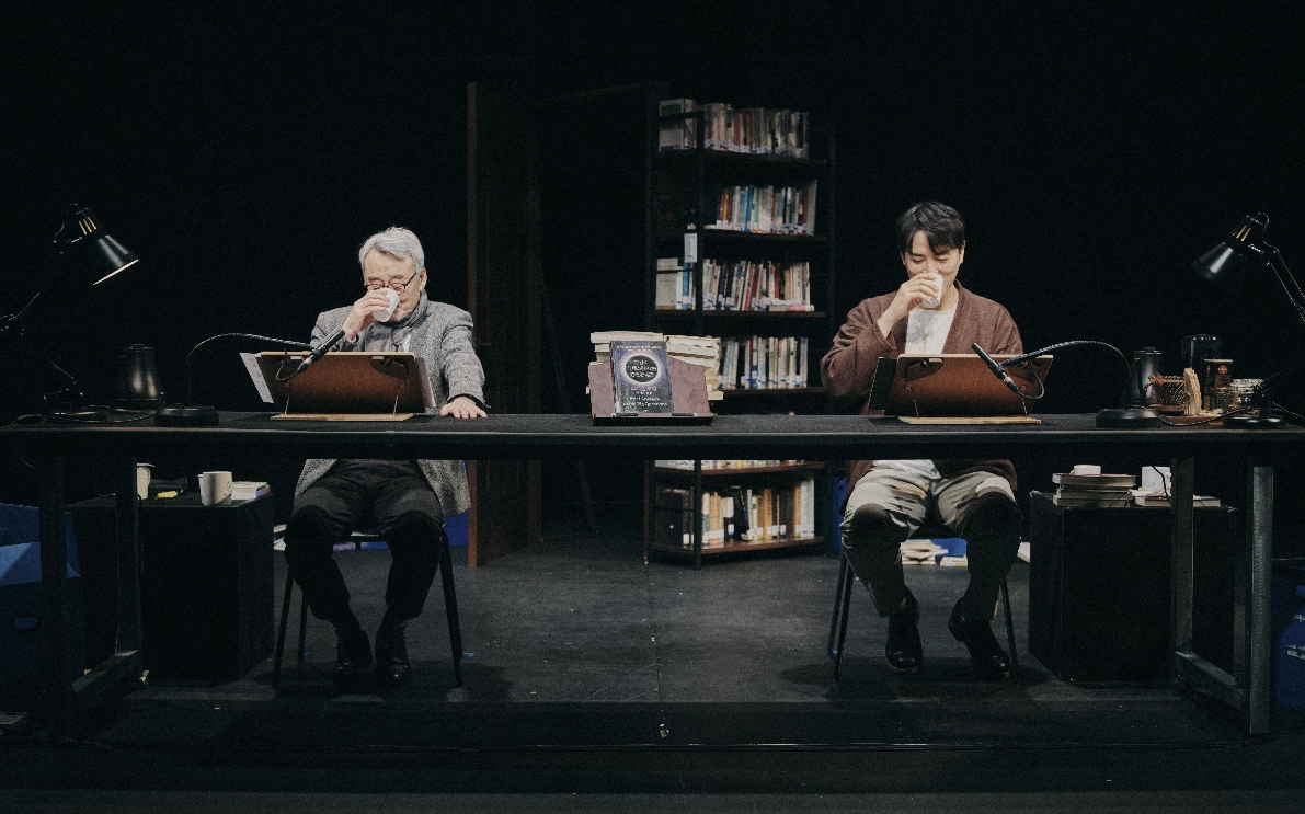 두산아트센터가 젊은 공연예술가들을 지원하기 위해 만든 ‘두산아트랩’이 3월 매주 새로운 작품으로 관객을 만난다. ﻿사진은 2025년 두산아트랩에서 선보인 이경헌의 연극 ‘감정 연습’.
두산아트센터 제공