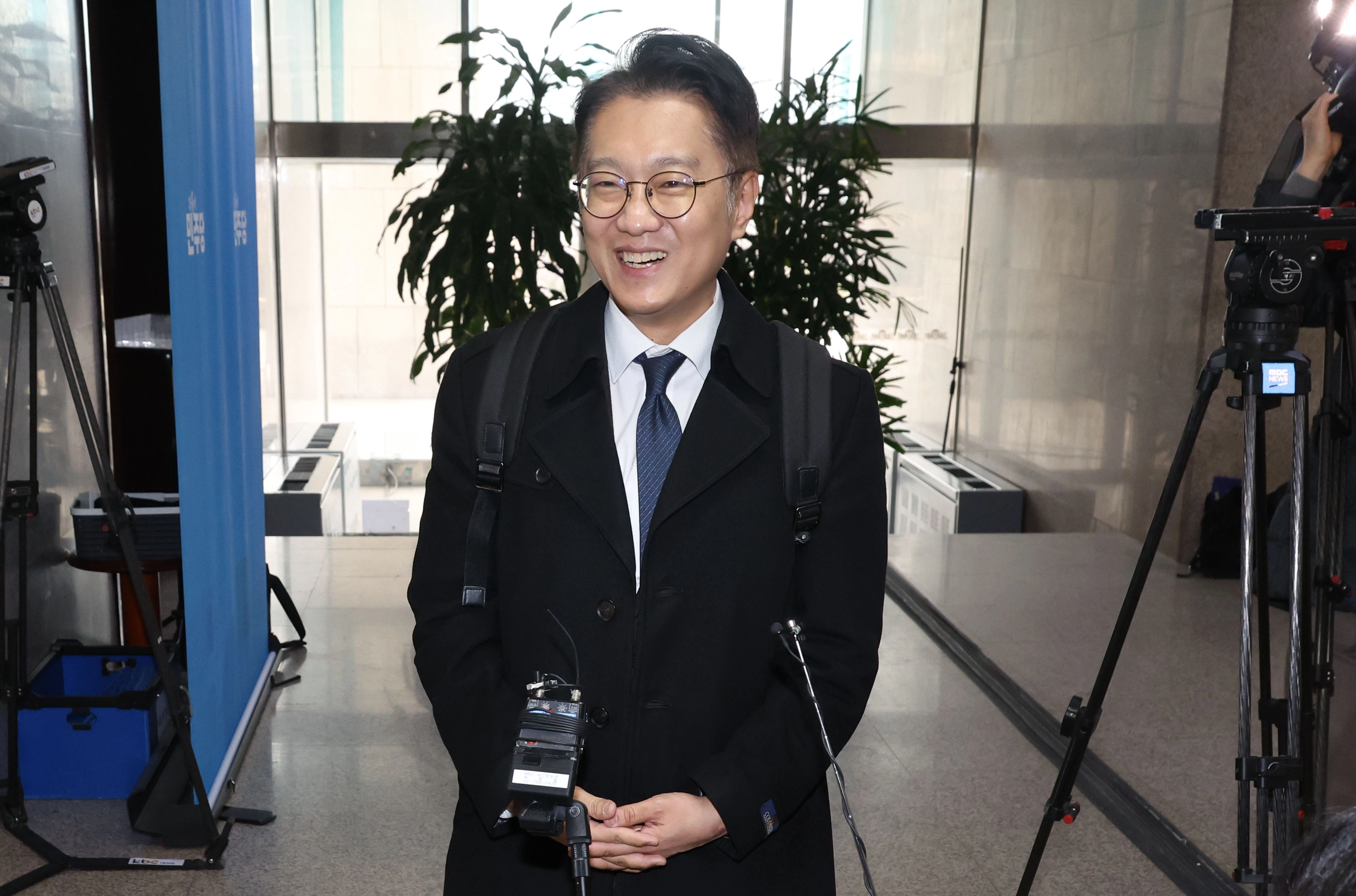 김남준 전 청와대 대변인이 24일 국회에서 정청래 더불어민주당 대표와 면담을 마치고 취재진의 질문에 답변하고 있다. 2026.02.24. 뉴시스