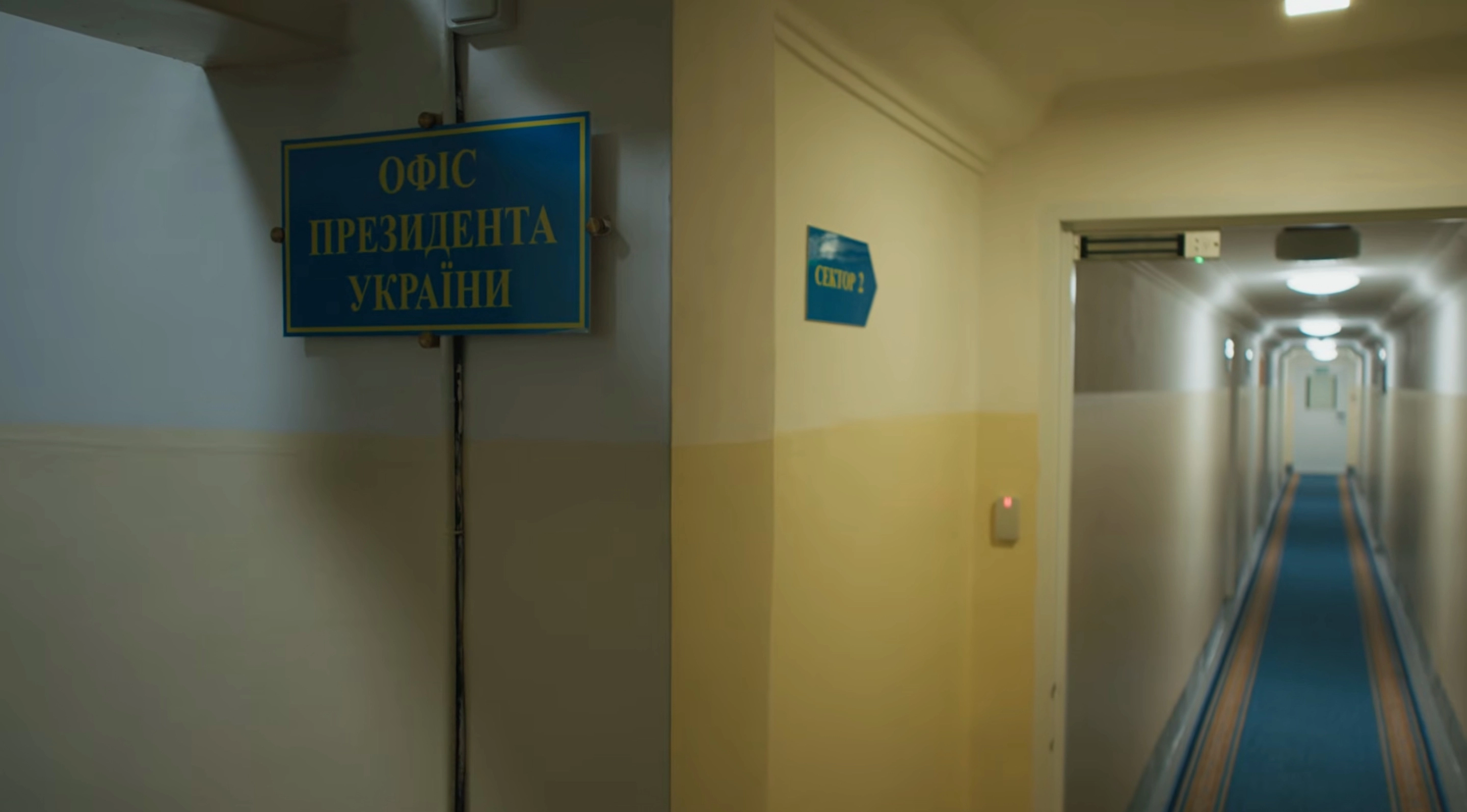 볼로디미르 젤렌스키 우크라이나 대통령은 러시아의 침공 4주년인 24일(현지시간) 수도 키이우 반코바 모처 지하벙커에서 대국민 메시지를 발표하고 있다. 2026.2.24 우크라 대통령실