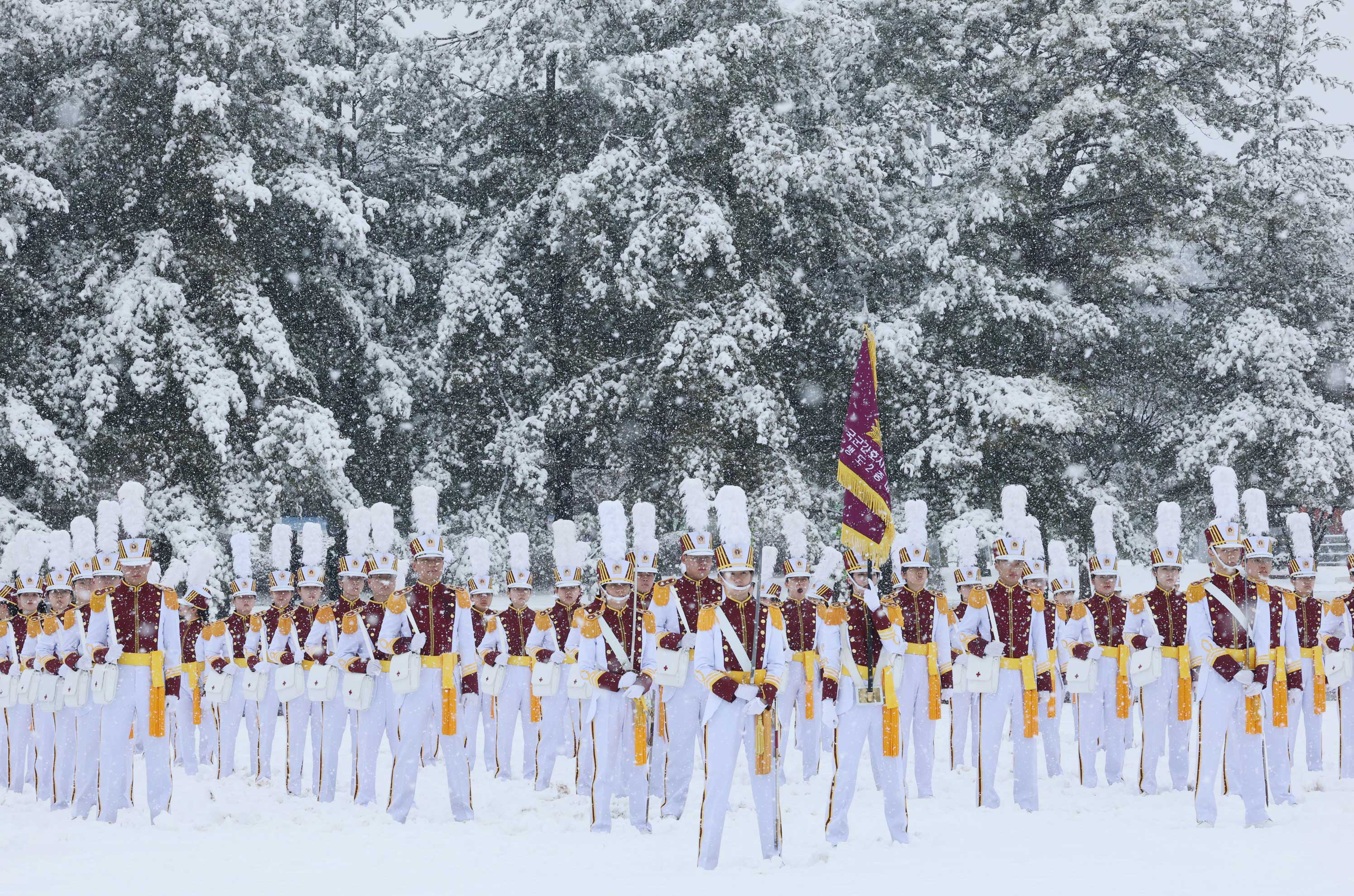 24일 대전 유성구 국군간호사관학교에서 열린 제70기 입학식에서 생도들이 도열해 있다. 이날 입학한 신입생도 90명은 군과 국가 발전에 기여하는 정예 간호장교로 거듭날 것을 다짐했다. 2026.2.24. 뉴스1