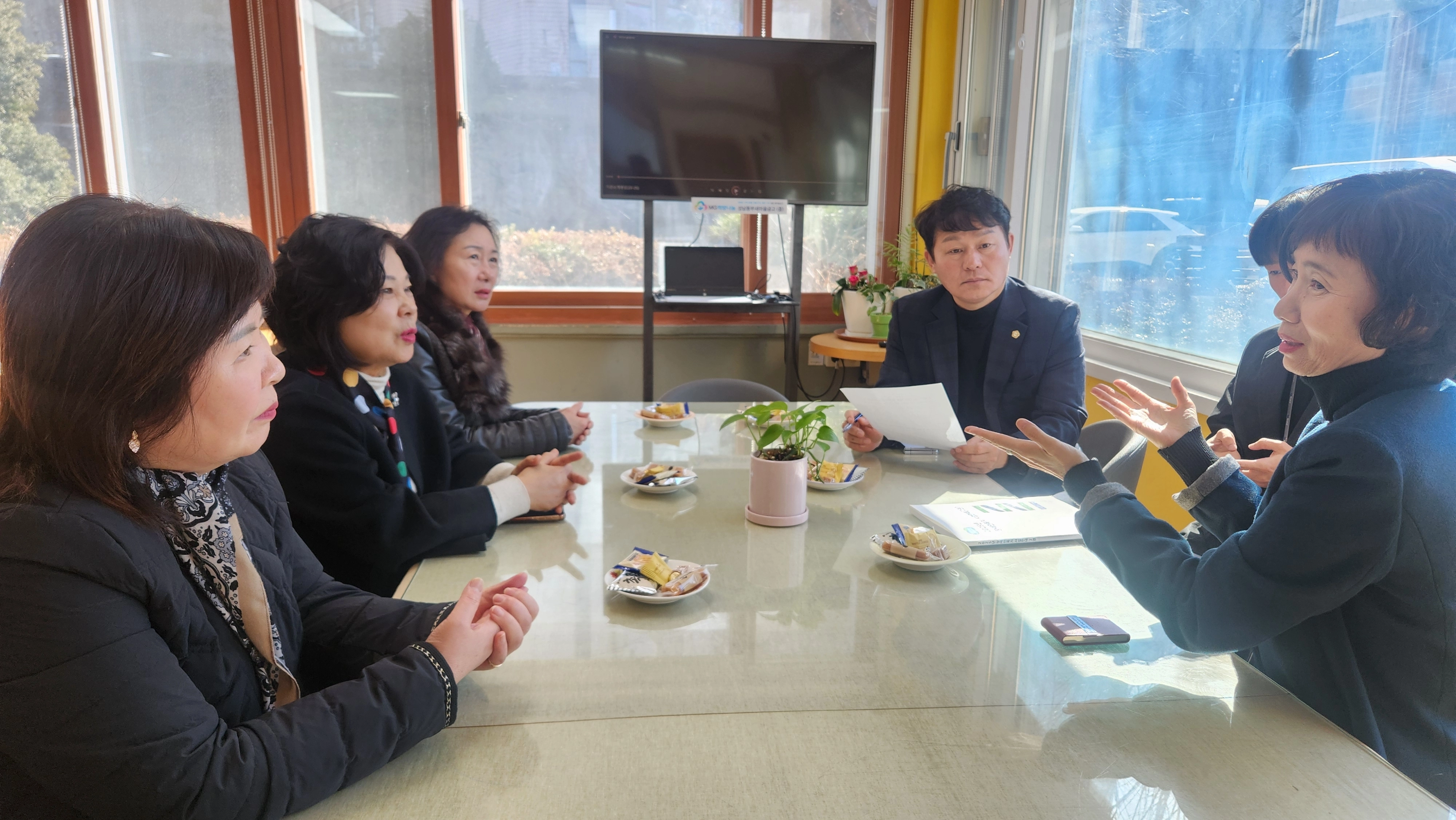 하남시의회 정병용 부의장이 하남시의회 정병용 부의장이 장애인학부모회, 소망재활원 원장과 벤치마킹을 실시하고 있다. 정병용 부의장실 제공