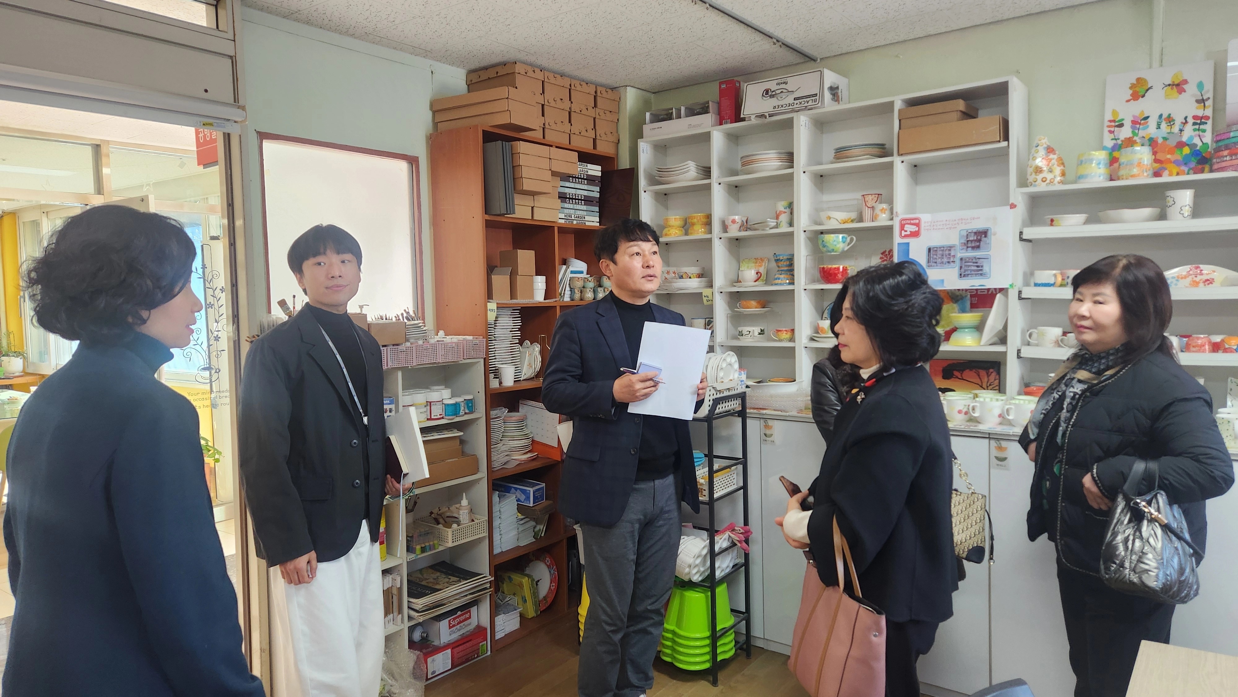 하남시의회 정병용 부의장이 장애인학부모회, 소망재활원 원장과 시설라운딩을 하고 있다. 정병용 부의장실 제공