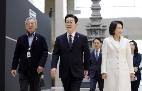 국립중앙박물관 찾은 이재명 대통령 부부