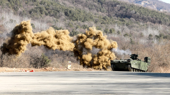 한국형공병전투차량 K-CEV 첫 실전훈련