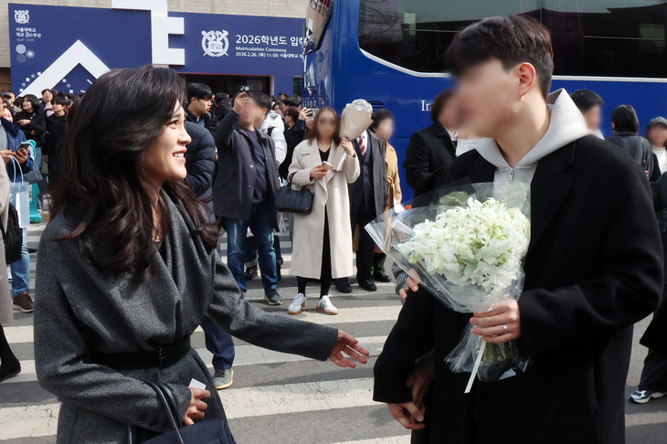 아들 입학 축하하는 이부진 사장