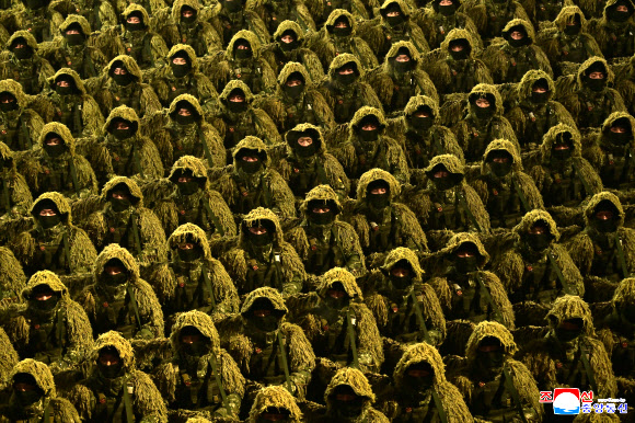 북한, 당 대회기념 열병식