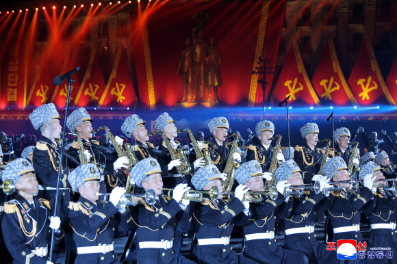 북한, 당 대회기념 열병식