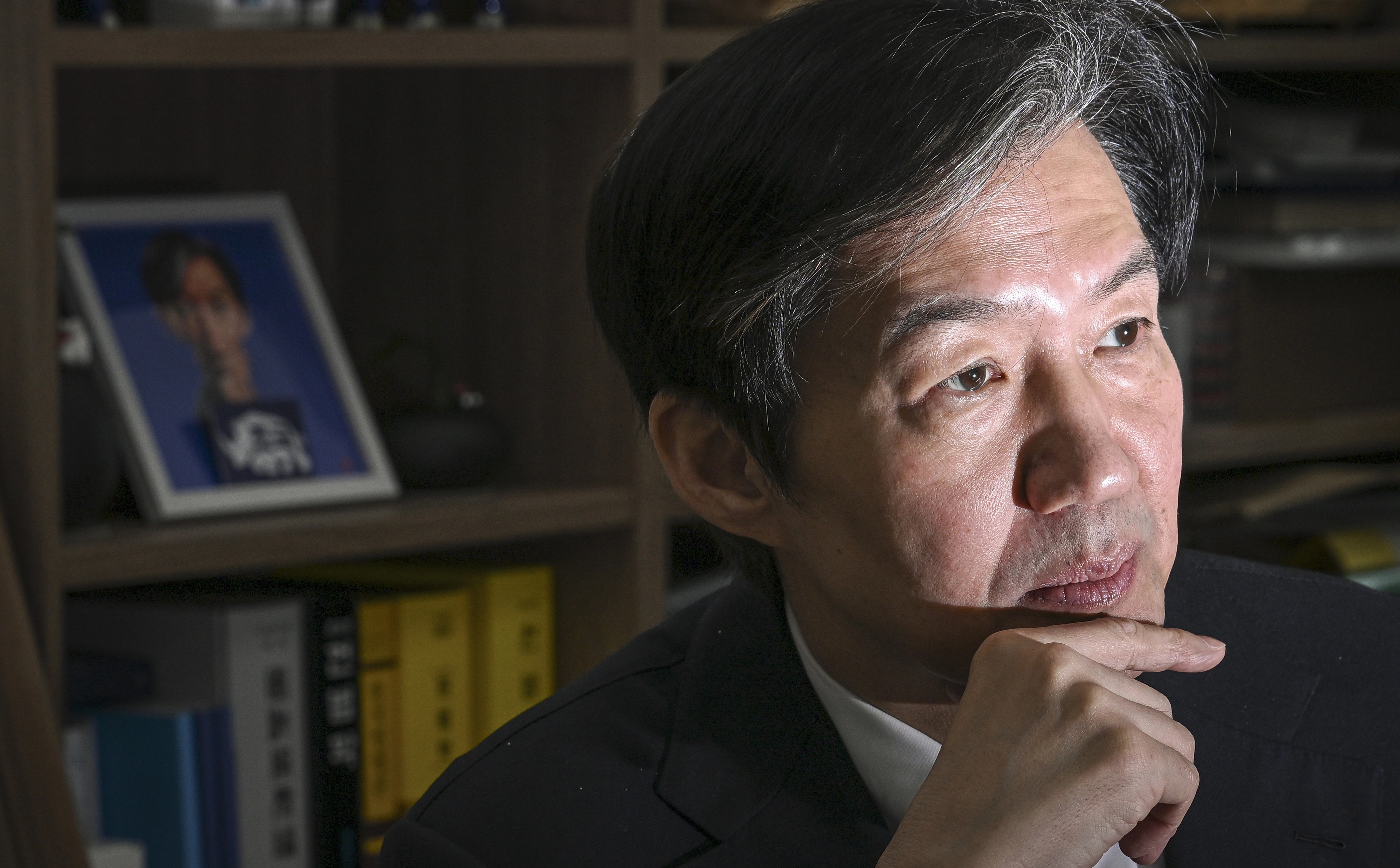 조국 조국혁신당 대표가 지난 27일 국회 본관 당대표실에서 서울신문과 인터뷰를 하던 도중 생각에 잠겨 있다. 2026.2.27 이지훈 기자