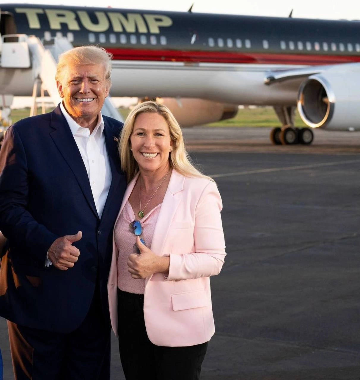 마조리 테일러 그린(오른쪽) 전 하원 의원과 도널드 트럼프 대통령. 엑스 캡처