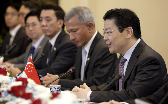 로런스 웡 싱가포르 총리가 2일 싱가포르 외교부 청사에서 열린 이재명 대통령과의 정상회담에서 발언하고 있다. 2026.3.2 연합뉴스