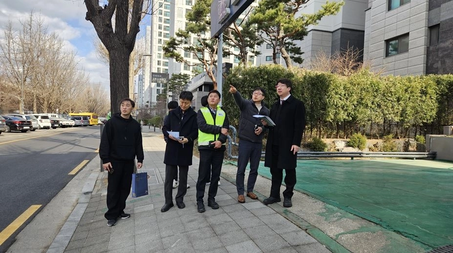 서울시설공단과 함께 현장을 둘러보는 문성호 서울시의원
