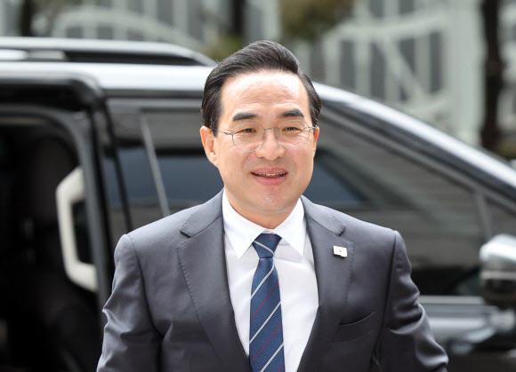 이재명 정부 초대 기획예산처 장관 후보자로 지명된 더불어민주당 박홍근 의원이 3일 서울 중구 예금보험공사에 마련된 인사청문회 준비 사무실로 출근하고 있다. 2026.3.3 연합뉴스