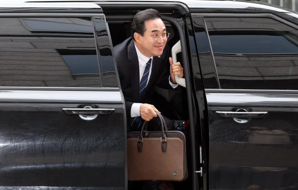 이재명 정부 초대 기획예산처 장관 후보자로 지명된 더불어민주당 박홍근 의원이 3일 서울 중구 예금보험공사에 마련된 인사청문회 준비 사무실로 출근하고 있다. 2026.3.3 연합뉴스