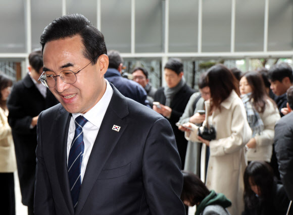 이재명 정부 초대 기획예산처 장관 후보자로 지명된 더불어민주당 박홍근 의원이 3일 서울 중구 예금보험공사에 마련된 인사청문회 준비 사무실로 출근하고 있다. 2026.3.3 연합뉴스