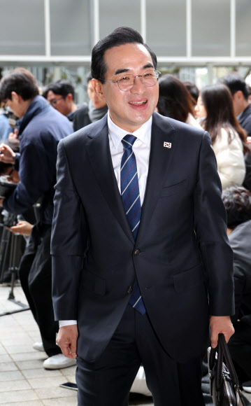 이재명 정부 초대 기획예산처 장관 후보자로 지명된 더불어민주당 박홍근 의원이 3일 서울 중구 예금보험공사에 마련된 인사청문회 준비 사무실로 출근하고 있다. 2026.3.3 연합뉴스