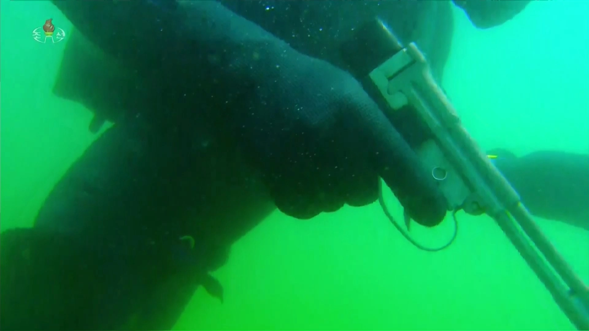 지난 25일 노동당 제9차 대회 기념 열병식서 인민군 군인들의 겨울 동계훈련 장면이 공개됐다. 2026.3.3 조선중앙TV 화면. 연합뉴스