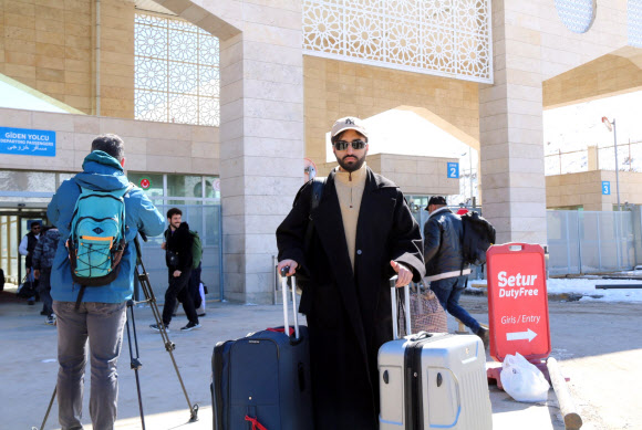 3일(현지시간) 이란에서 육로를 통해 튀르키예로 빠져나온 캐나다 출신 유학생 알리. 2026.3.4  연합뉴스