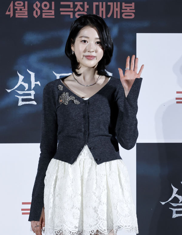 배우 장다아가 4일 서울 용산구 CGV용산아이파크몰점에서 열린 영화 ‘살목지’ 제작보고회에서 포즈를 취하고 있다. 2026.03.04. 뉴시스