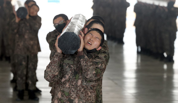 전우와 함께 ‘국방 의무’