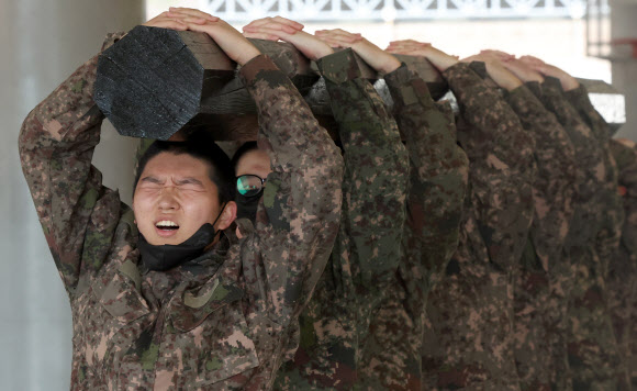 전우와 함께 ‘번쩍’