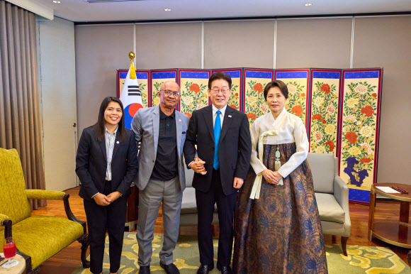 이재명 대통령, 과거 산재 피해 노동자와 재회