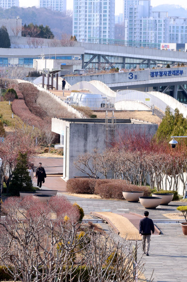 ‘세계에서 가장 큰’ 옥상정원, 14일부터 개방