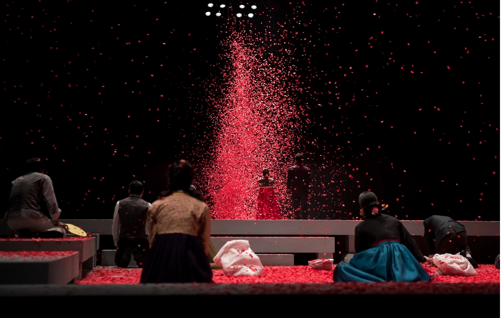 2015년 서울 예술의전당에서 공연한 연극 ‘홍도’의 한 장면. 극공작소 마방진 제공