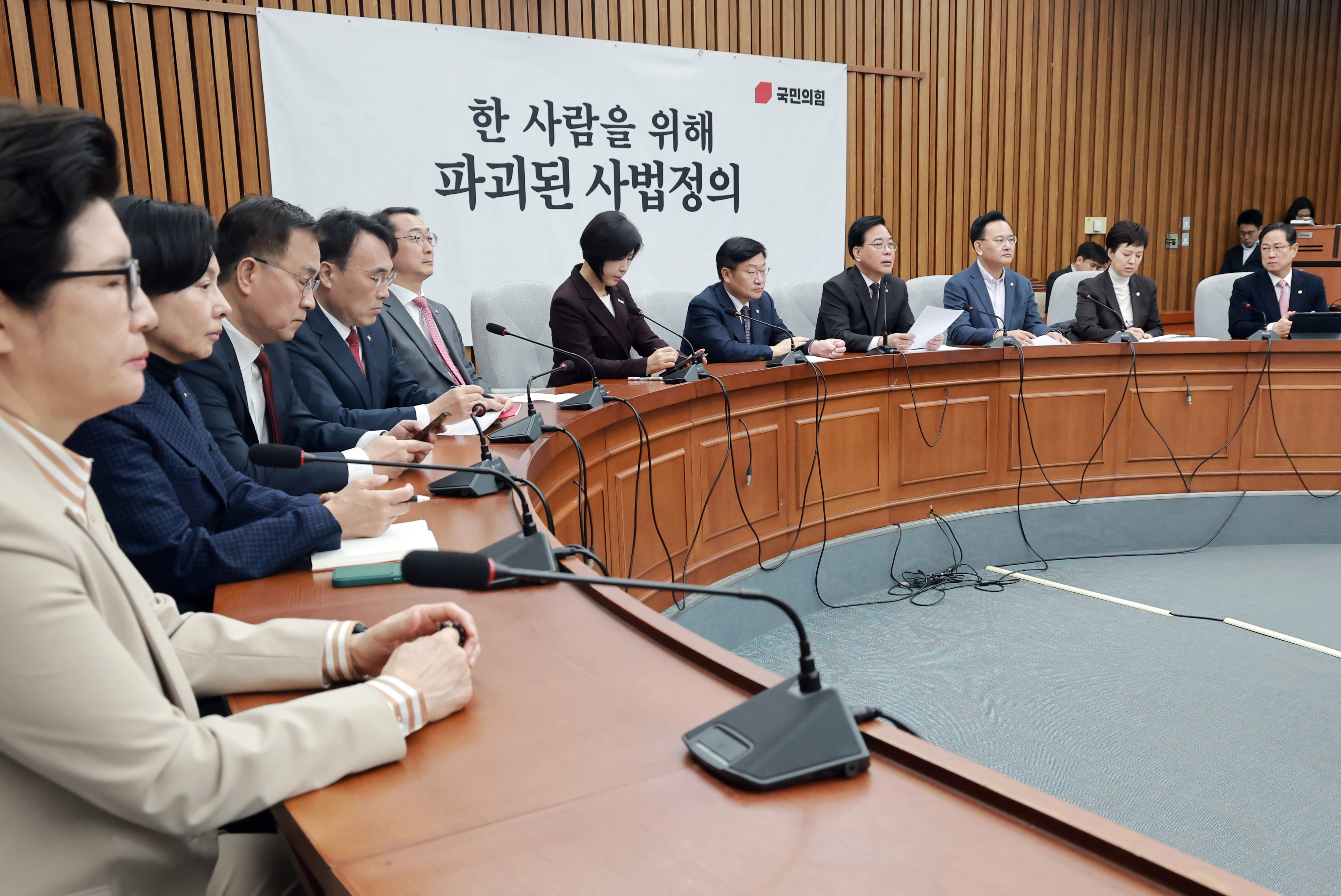 국민의힘 송언석 원내대표가 6일 국회에서 열린 원내대책회의에 참석해 발언하고 있다. 연합뉴스