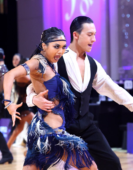 강렬한 리듬속에서