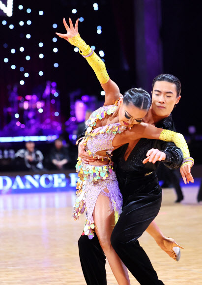 강렬한 리듬속에서