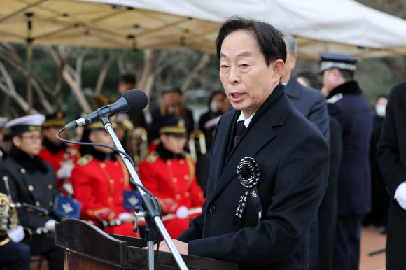 손명순 여사 서거 2주기 추모식에서 인사말하는 김현철 이사장