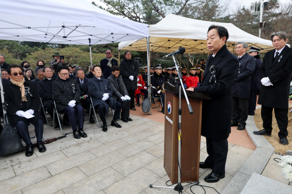 손명순 여사 서거 2주기 추모식에서 인사말하는 김현철 이사장