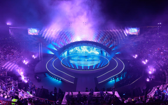 6일(현지시간) 이탈리아 베로나 아레나에서 2026 밀라노·코르티나 동계패럴림픽 개회식이 열리고 있다. 오는 15일까지 열흘간의 열전에 돌입하는 이번 대회에는 56개국에서 역대 최다인 612명의 선수가 참가해 79개의 금메달을 놓고 격돌한다. 2026.3.7  연합뉴스