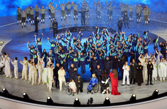 6일(현지시간) 이탈리아 베로나 아레나에서 열린 2026 밀라노·코르티나 동계패럴림픽 개회식에서 마지막 공연이 진행되고 있다. 오는 15일까지 열흘간의 열전에 돌입하는 이번 대회에는 56개국에서 역대 최다인 612명의 선수가 참가해 79개의 금메달을 놓고 격돌한다. 2026.3.7  연합뉴스