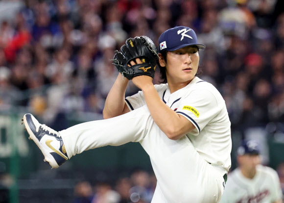 8일 일본 도쿄돔에서 열린 2026 월드베이스볼클래식(WBC) C조 조별리그 3차전 대한민국과 대만의 경기. 4회초 한국 투수 곽빈이 역투하고 있다. 2026.3.8  연합뉴스