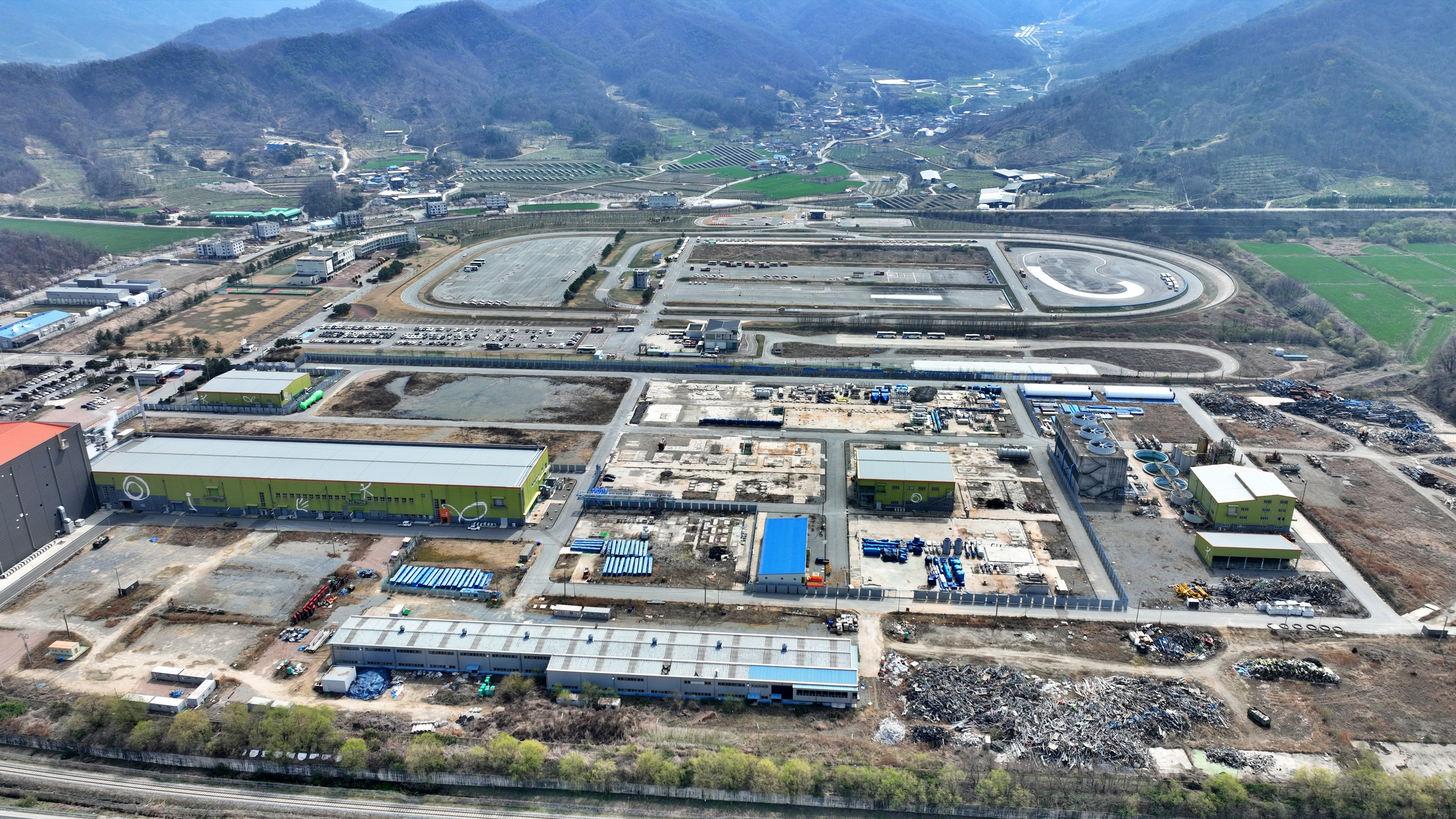 SK그룹과 미국 스타트업 그룹14 테크놀로지스의 합자회사인 SK머티리얼즈그룹14가 입주한 상주 청리일반산업단지 전경.
상주시 제공