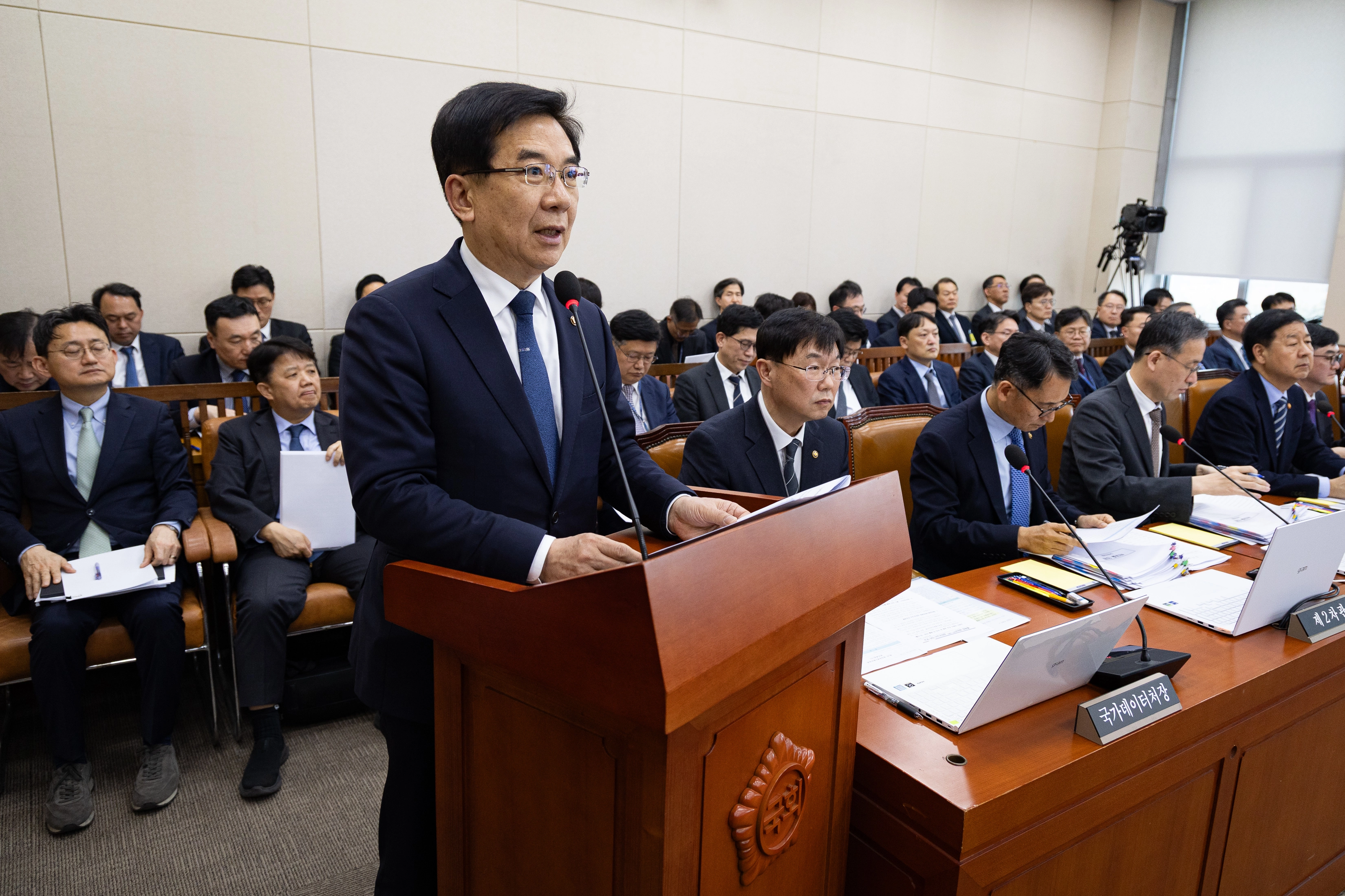 법안 제안설명하는 정일영 의원  정일영 더불어민주당 의원이 지난달 23일 서울 여의도 국회에서 열린 제432회 국회(임시회) 재정경제기획위원회 제1차 전체회의에서 법안 제안설명을 하고 있다.
뉴스1