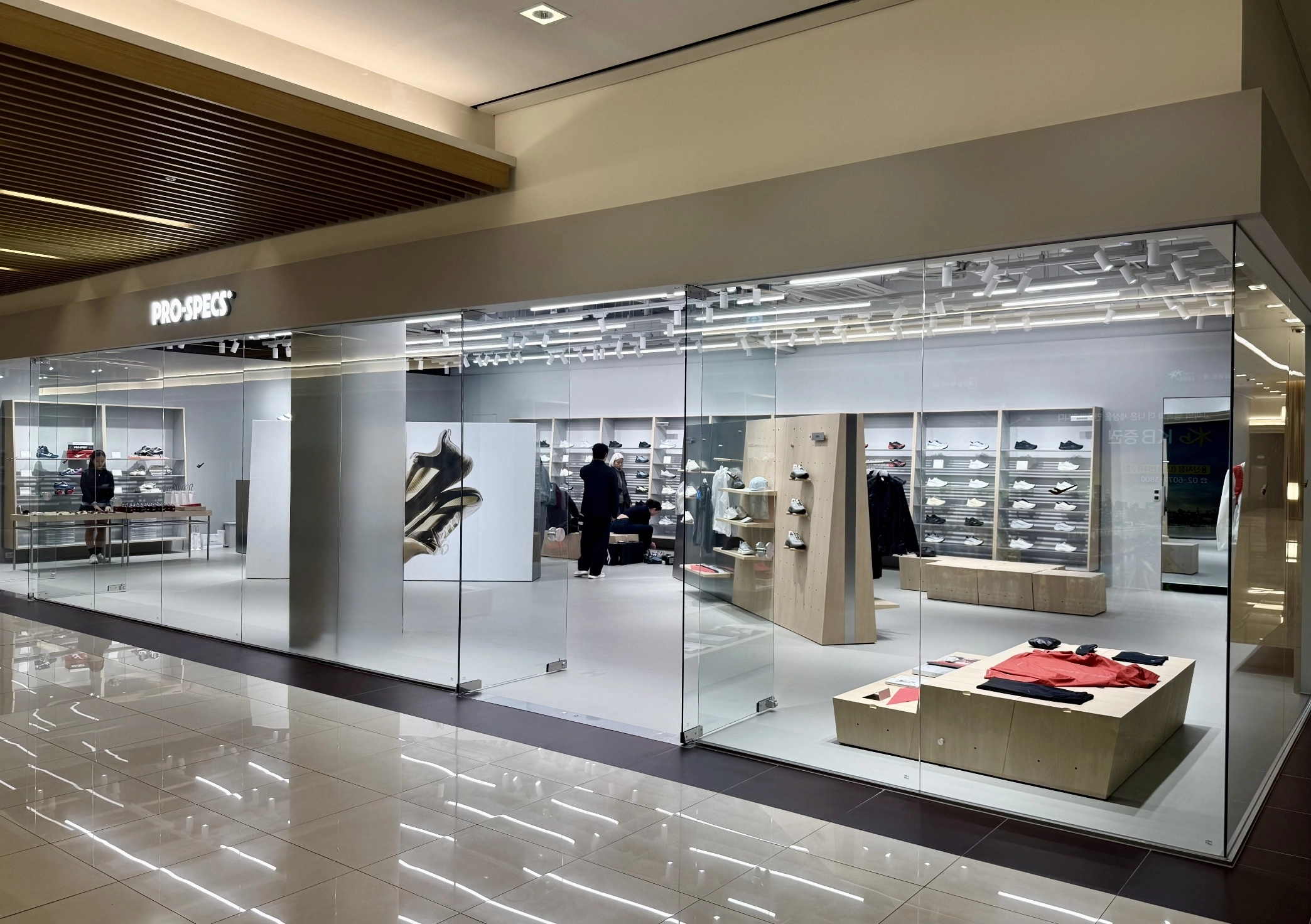 용산 직영점 리뉴얼 오픈 전경 이미지 (사진 프로-스펙스 제공)