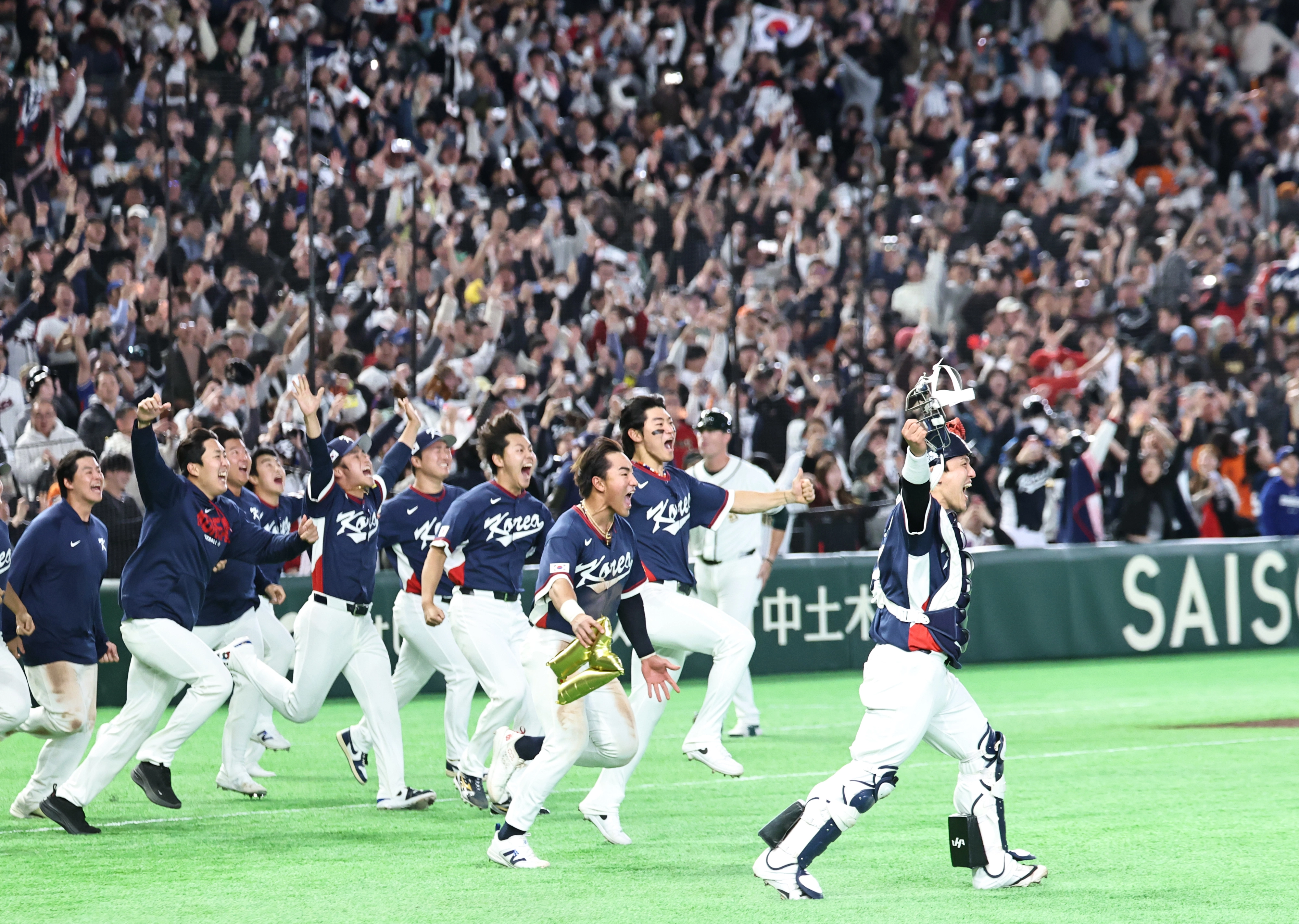 한국 야구, 17년 만에 WBC 8강 결선 라운드 진출  9일 일본 도쿄돔에서 열린 2026 월드베이스볼클래식(WBC) C조 조별리그 최종전 대한민국과 호주의 경기. 호주를 꺾고 8강 진출을 확정한 한국 대표팀이 기뻐하고 있다. 2026.3.9 연합뉴스