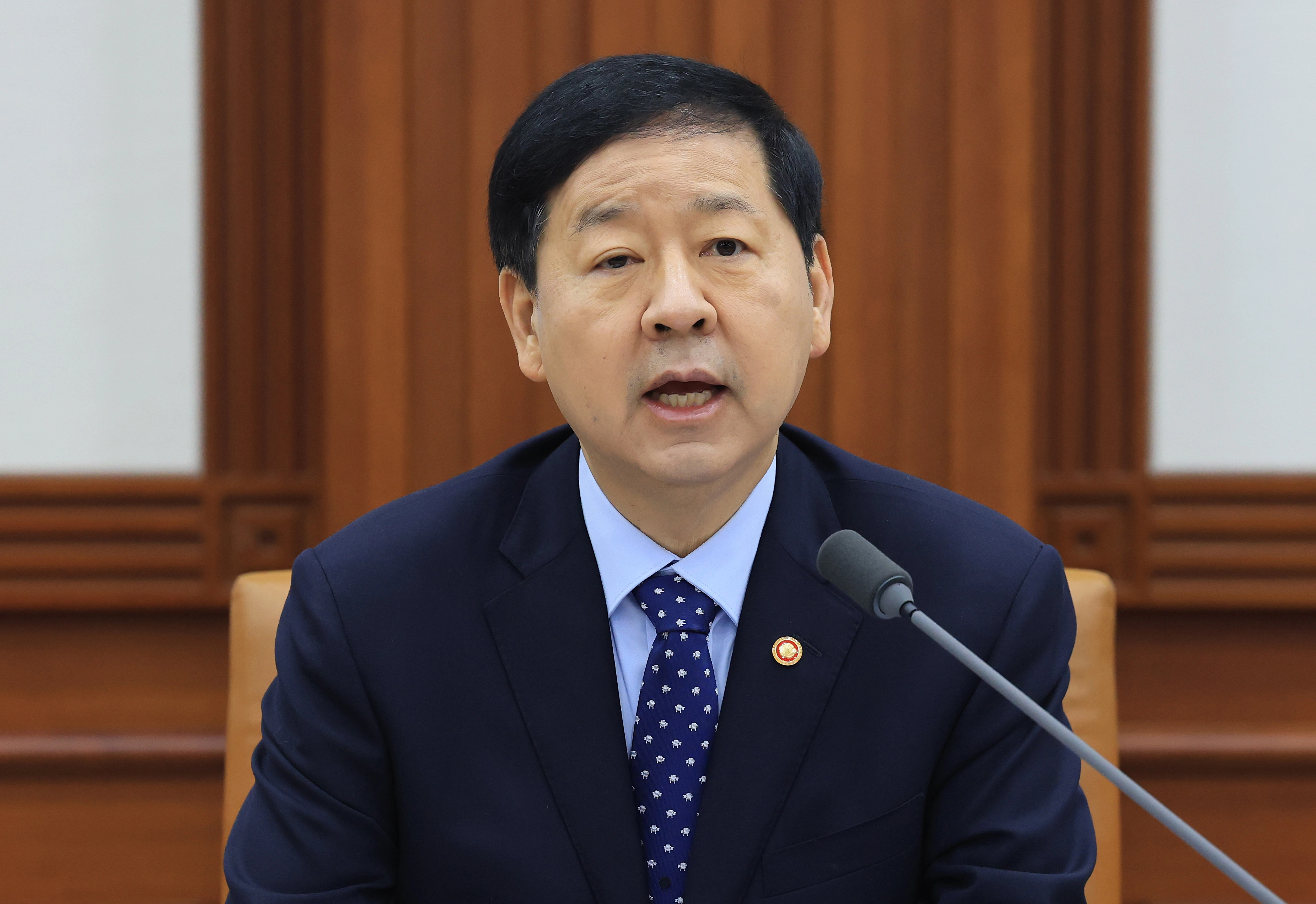 모두발언하는 구윤철 부총리  구윤철 부총리 겸 재정경제부 장관이 11일 서울 종로구 정부서울청사에서 열린 비상경제장관회의에서 모두발언을 하고 있다. 뉴스1